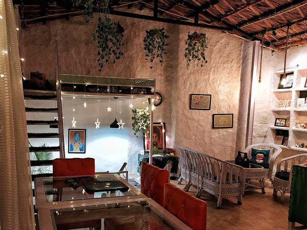 Burrow Café : Best Cafes IN Dehradun