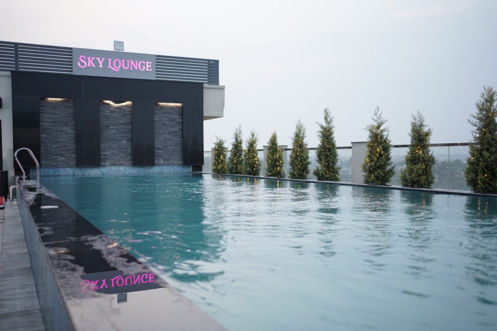 Sky Lounge poolside